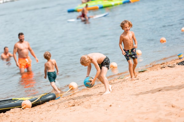 Vakantiepark Leukermeer: Spelen op het Strand